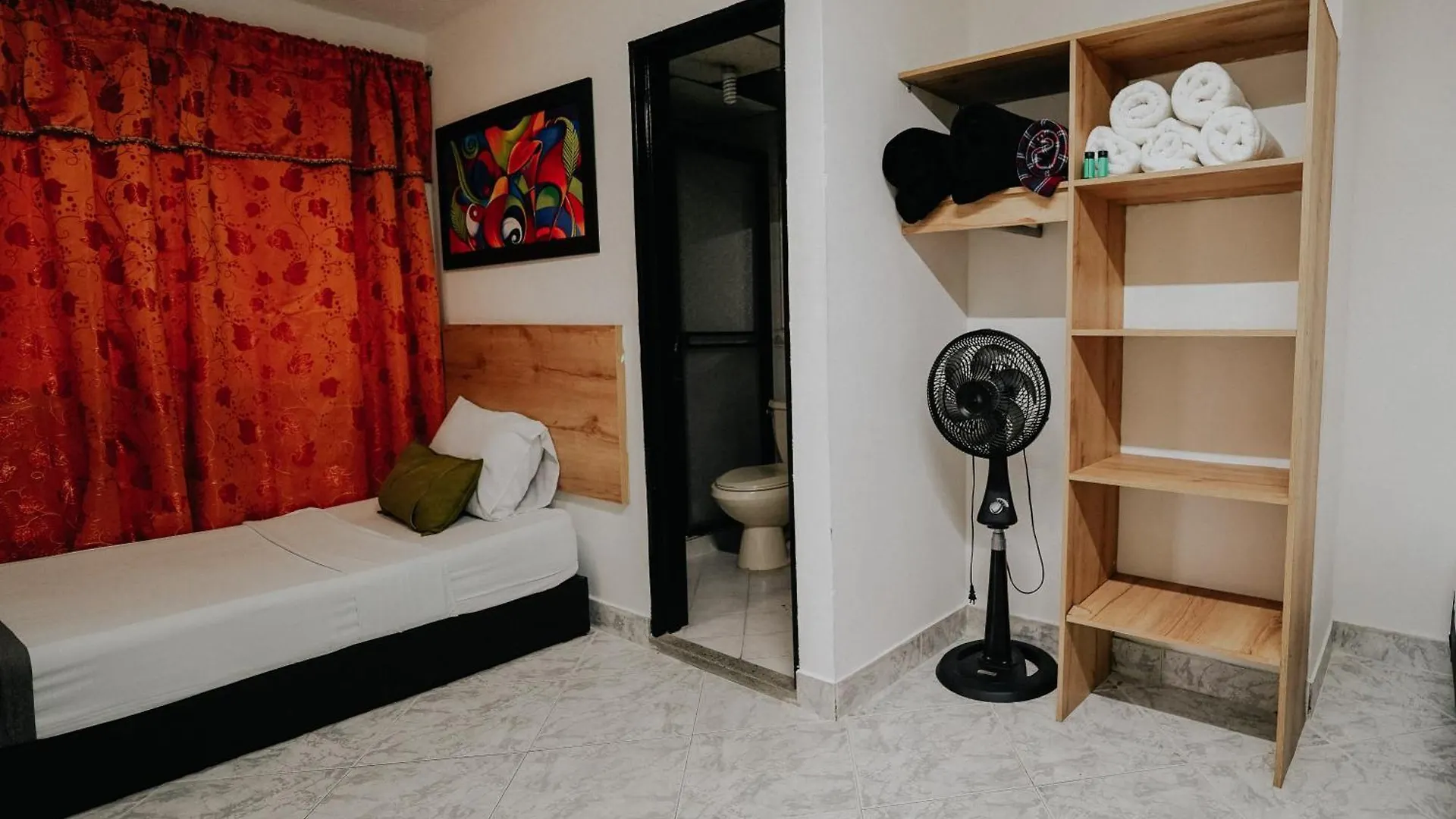 Hotel Balcones Del Estadio Medellin 2*,  Colombia