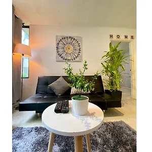 apartaestudio-en-granada-great-location-fibra-ptica.cali-hotels.com/