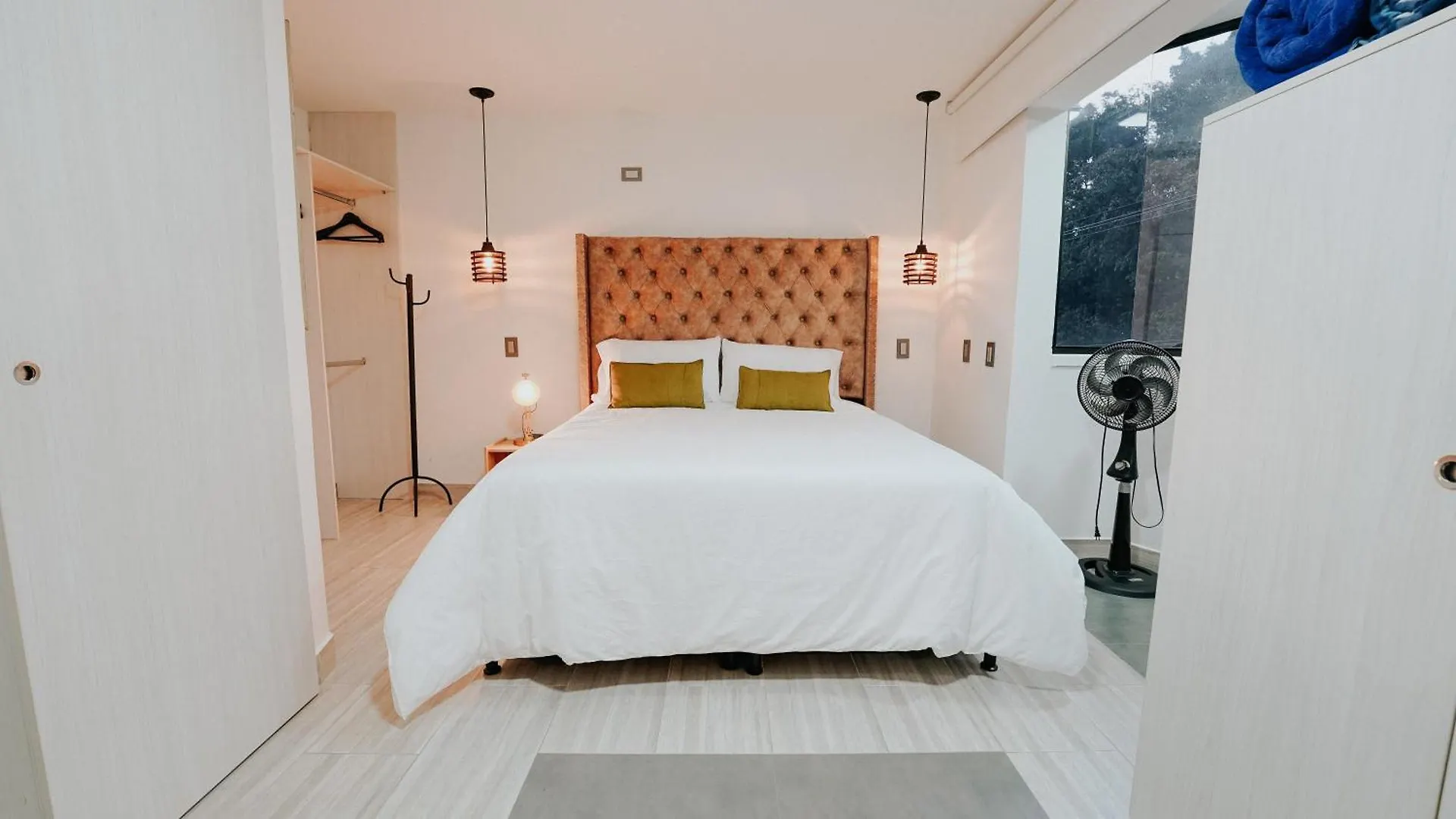Hotel Balcones Del Estadio contacts