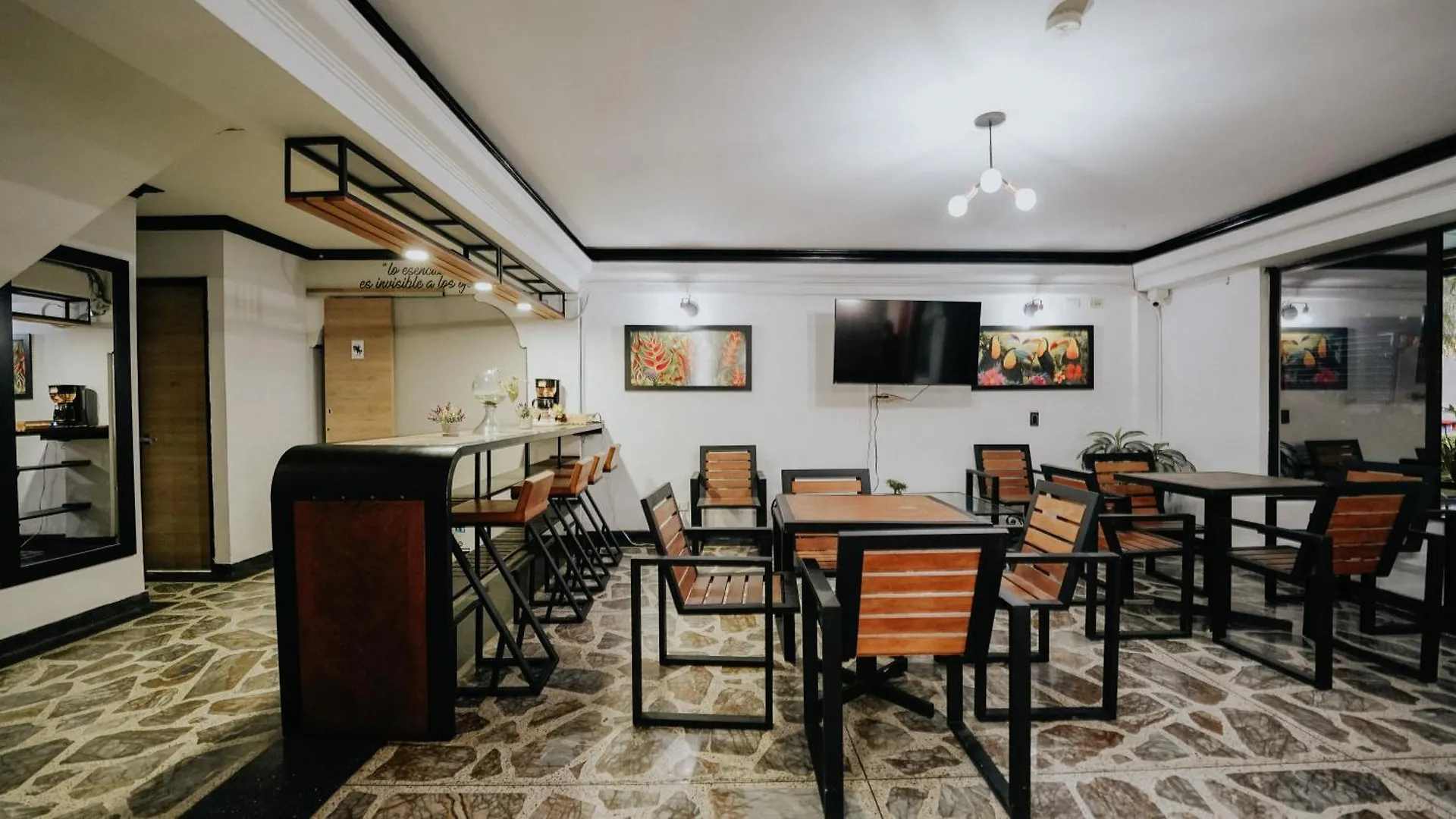 Hotel Balcones Del Estadio 메딜린